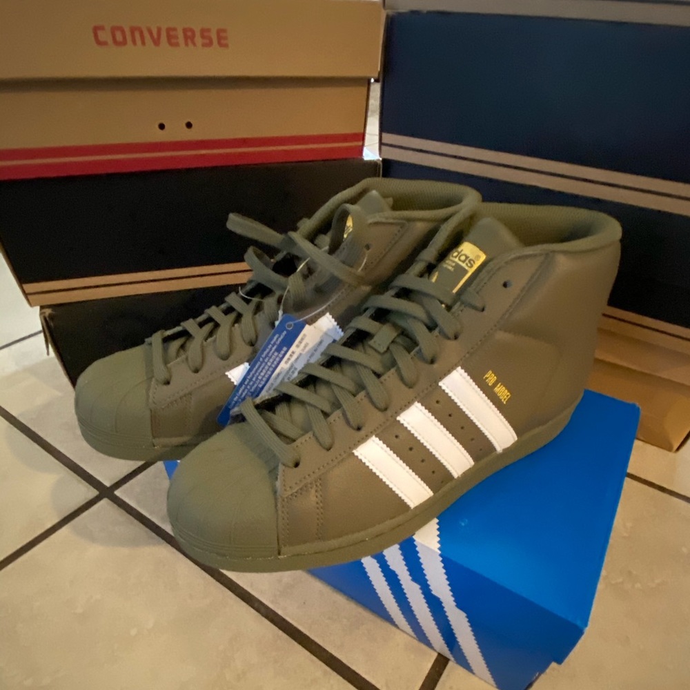 Olive adidas